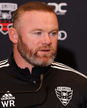 روني يرحب بالعودة إلى مانشستر يونايتد إذا تم تعيين كاريك مدربا مؤقتا