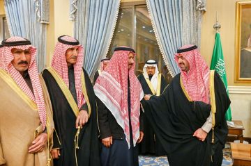 نائب أمير تبوك يستقبل المواطن زايد العطوي المتنازل عن قاتل ابنه