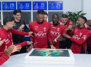 الهلال يحتفي بكوليبالي بعد تتويجه بلقب أمم أفريقيا