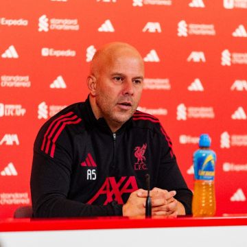 سلوت مدرب ليفربول يرحب بعودة صلاح الأسبوع المقبل