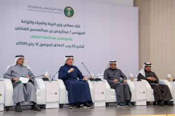 وزير البيئة يستمع لمزارعي الطائف ويستعرض مشاريع التنمية البيئية والزراعية وزير البيئة يستمع لمزارعي الطائف ويستعرض مشاريع التنمية البيئية والزراعية