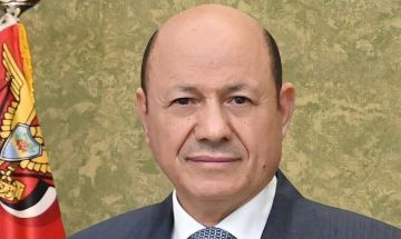 رئيس مجلس القيادة اليمني يشيد بنجاح استعادة معسكرات حضرموت ويوجه بإجراءات صارمة لحماية المؤسسات