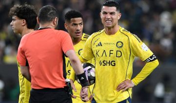 إيماءة رونالدو المثيرة للجدل تتصدر الصحافة العالمية