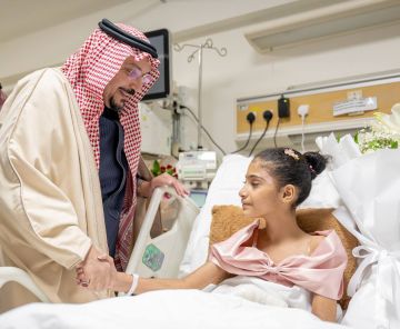 أمير القصيم يمسح دموع الطفلة العنود ويوجه برعاية شاملة أمير القصيم يمسح دموع الطفلة العنود ويوجه برعاية شاملة