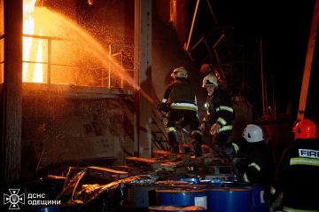 هجوم بطائرات مسيرة روسية يشعل حريقا في مبنى سكني