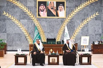 محافظ الطائف ووزير البيئة يبحثان تعزيز المشاريع البيئية ويشهدان توقيع 5 عقود استثمارية نوعية