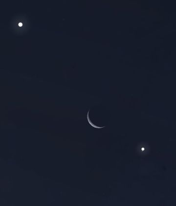 القمر يقترن بكوكب زحل مساء اليوم