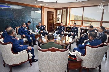 قائد القوات الجوية السعودية يزور جمهورية كوريا
