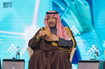 وزير الصناعة يؤكد أهمية التكامل بين السياسات والتعليم والقطاع الخاص لمواكبة وظائف المستقبل وزير الصناعة يؤكد أهمية التكامل بين السياسات والتعليم والقطاع الخاص لمواكبة وظائف المستقبل