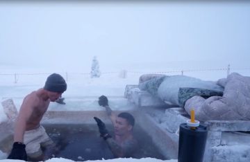 مدون هولندي يخاطر بحياته في حفرة جليدية عند -52 لجذب المتابعين مدون هولندي يخاطر بحياته في حفرة جليدية عند -52 لجذب المتابعين