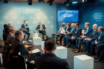 الجدعان يبحث في دافوس تعزيز التعاون المالي مع بريطانيا وأمريكا وسويسرا