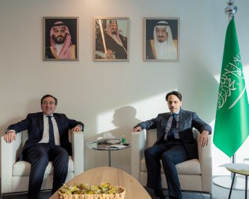 وزير الخارجية يلتقي نظيره الإسباني على هامش منتدى دافوس وزير الخارجية يلتقي نظيره الإسباني على هامش منتدى دافوس