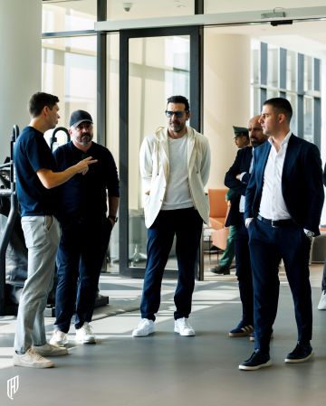 المدرب الإيطالي جاتوزو والأسطورة بوفون يزوران نادي القادسية