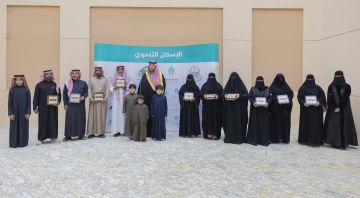 فيصل بن خالد بن سلطان يسلم مفاتيح وحدات سكنية بمحافظة رفحاء