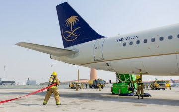 بمشاركة 35 جهة.. نجاح خطة طوارئ افتراضية لإخلاء طائرة بجدة بمشاركة 35 جهة.. نجاح خطة طوارئ افتراضية لإخلاء طائرة بجدة