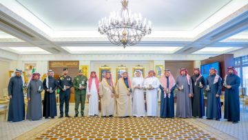أمير القصيم يسلم ميدالية الاستحقاق لـ 14 متبرعا بالدم تقديرا لمبادرتهم الإنسانية