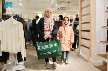 المملكة توزع (899) قسيمة شرائية للكسوة الشتوية في عدة مناطق بلبنان