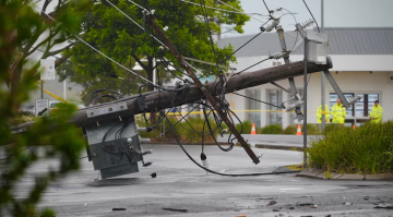 آلاف الأستراليين بدون كهرباء