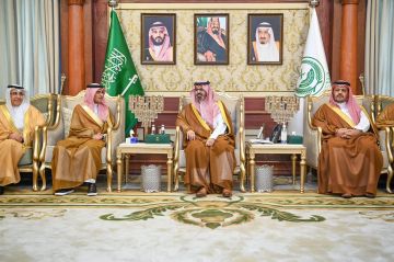 نائب أمير جازان يستقبل الأمين العام لاتحاد الغرف وأمناء عموم الغرف التجارية بالمملكة نائب أمير جازان يستقبل الأمين العام لاتحاد الغرف وأمناء عموم الغرف التجارية بالمملكة