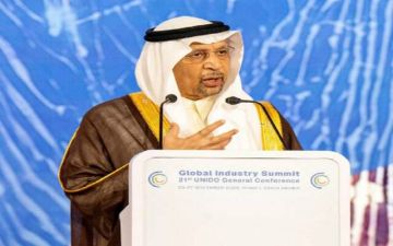 الفالح: أكثر من 62 ألف مستثمر دولي و700 شركة تتخذ السعودية مقرا إقليميا الفالح: أكثر من 62 ألف مستثمر دولي و700 شركة تتخذ السعودية مقرا إقليميا