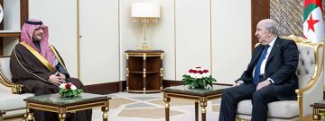 بناء على توجيه ولي العهد.. وزير الداخلية والرئيس الجزائري يستعرضان التعاون الأمني