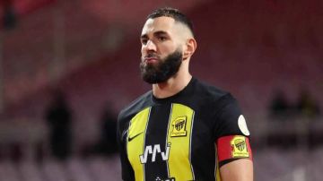 عرض صادم من الاتحاد السعودي لتجديد عقد بنزيما يشعل أزمة قبل نهاية الموسم