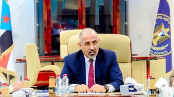 المجلس الانتقالي في اليمن يقول إن رئيسه يواصل مهامه من عدن ، ويعلن فقدان الاتصال مع وفده في السعودية