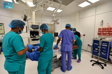 تدخل طبي سعودي يعيد الحياة ليمني سبعيني في سقطرى