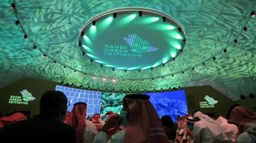 وزير الدفاع يشكر مدير ميناء المكلا على دوره البطولي والإنساني وزير الدفاع يشكر مدير ميناء المكلا على دوره البطولي والإنساني