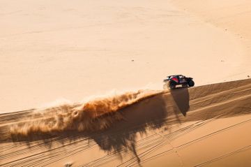 في مرحلة الماراثون برالي داكار.. ابن سعيدان يخطف وصافة الترتيب العام في فئة التشالنجر.. وغوكزال يحصد أفضلية فئة السيارات 