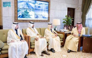 أمير الرياض يستقبل مجلس أمناء منتدى الرياض الاقتصادي