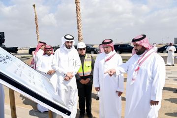 أمير جازان يتفقد مشروعات أمانة المنطقة ويطلع على سير الأعمال في المرافق البلدية
