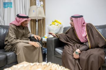 أمير القصيم يطمئن على صحة محمد ابن حجاج