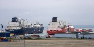 الدفاع المدني في غزة يعلق إزالة أخطار المباني المتضررة بسبب نفاد الوقود