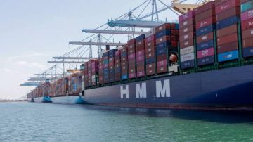 العجز التجاري الأمريكي يتراجع لأدنى مستوى منذ 2009 العجز التجاري الأمريكي يتراجع لأدنى مستوى منذ 2009