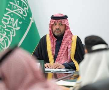 أمير الحدود الشمالية يؤكد تكامل الجهود ورفع كفاءة الأداء في منفذ جديدة عرعر