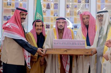 فيصل بن مشعل يزور متحف العقيلات التاريخي في بريدة