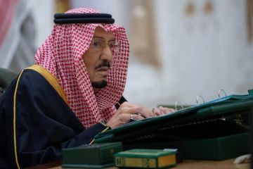 شدد على تثبيت وقف إطلاق النار بغزة.. مجلس الوزراء: مساع مستمرة لإنهاء الأزمة اليمنية