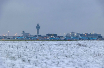 تساقط الثلوج يلغي 124 رحلة في هولندا