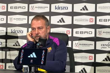 مدرب برشلونة: عدنا إلى جدة ونريد اللقب مرة أخرى