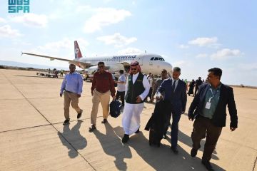 وصول أولى دفعات منحة المشتقات النفطية السعودية إلى محافظة سقطرى اليمنية