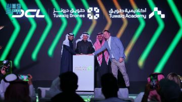 وزير الاستثمار يدشن نادي الدرونز في أكاديمية طويق