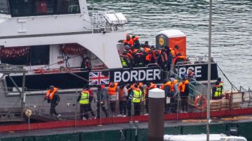 بريطانيا تسجل ثاني أعلى عدد للمهاجرين عبر القنال الإنجليزي في 2025