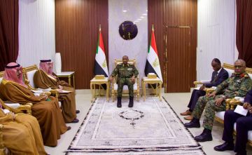 رئيس مجلس السيادة الانتقالي في السودان يستقبل نائب وزير الخارجية رئيس مجلس السيادة الانتقالي في السودان يستقبل نائب وزير الخارجية