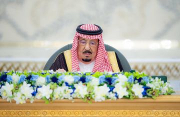 العاهل السعودي يترأس اجتماعا لمجلس الوزراء بعد أيام من مغادرة المستشفى (صورة)