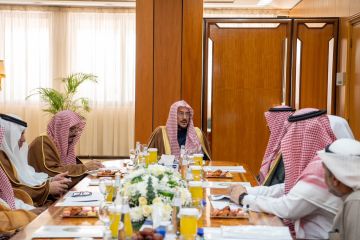 وزير الشؤون الإسلامية يتفقد مجمع طباعة المصحف الشريف وزير الشؤون الإسلامية يتفقد مجمع طباعة المصحف الشريف