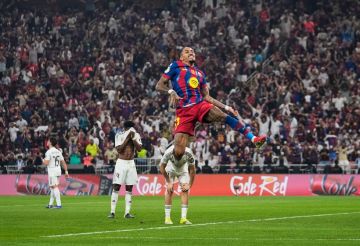 شاهد.. التركي غولر يتعرض للسخرية بعد موقف كوميدي محرج شاهد.. التركي غولر يتعرض للسخرية بعد موقف كوميدي محرج