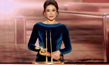 كاريس بشار تخطف الأضواء بعد لحظة عفوية مع باريش أردوتش في جوي أووردز (فيديو)