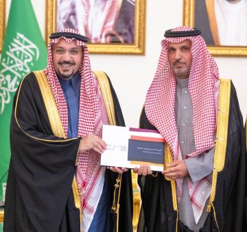 أمير القصيم يستقبل 40 حرفي وحرفية من متدربي مشروع بيت الحرفيين بالقصيم أمير القصيم يستقبل 40 حرفي وحرفية من متدربي مشروع بيت الحرفيين بالقصيم