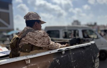 مجلس القيادة اليمني يعلن فرض حظر التجوال في عدن من التاسعة مساء وحتى السادسة صباحا